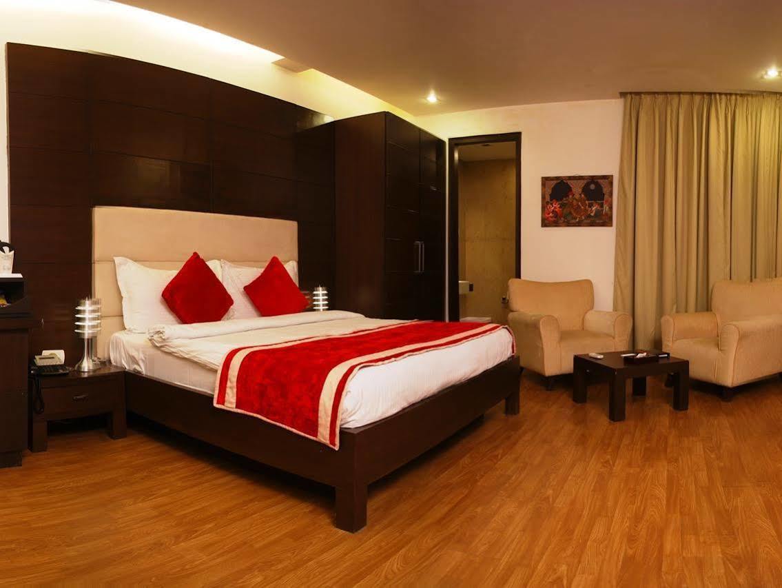 Hotel La Suite Nueva Delhi Exterior foto